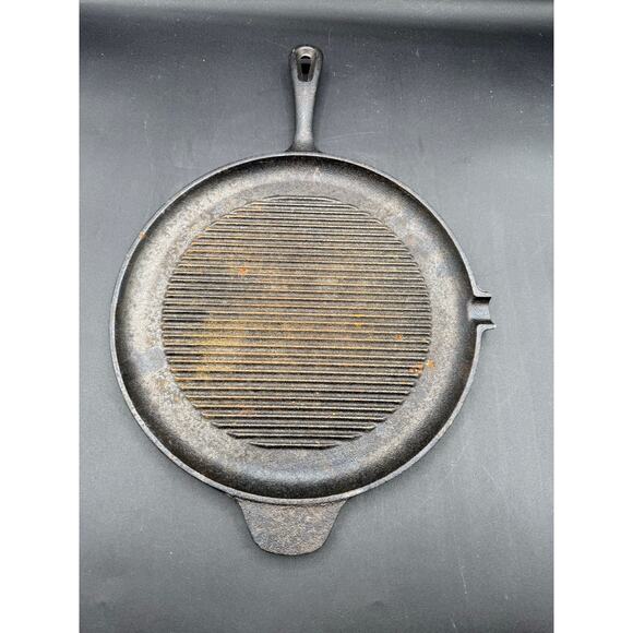 11" Gold Coast Double Handled Lipped Round Cast Iron Grill/Skillet/Pan - Picture 3 of 7